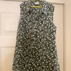 CAbi XS Floral Sleeveless Blouse with buttons.
